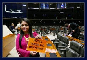 Deputada Moema Gramacho, do PT da Bahia, protesta contra Eduardo Cunha. Foto Orlando Brito