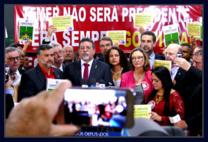Deputados aliados de Dilma fazem protesto contra impeachment no Salão Verde. Foto Orlando Brito