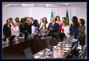 O presidente e as deputadas. Foto Orlando Brito