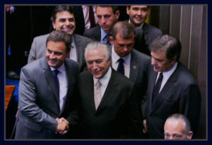 Senadores Aécio Neves e Cássio Cunha Lima cumprimentam Michel Temer.