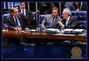 Senadores Vicentinho Alves, Aécio Neves e Ricardo Lewandowski presidente do Supremo Tribunal Federal durante sessão do Impeachment.