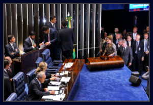 Dilma Rousseff chega para sessão do impeachment no Senado.