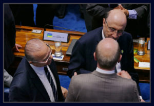 Ministros Eliseu Padilha e Henrique Meirelles na posse de Michel Temer no Senado.