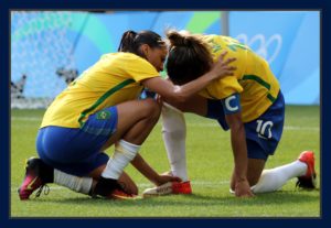 Choro de Marta e da colega de Seleção, após a derroa para a Suécia. Foto Evandro Teixeira