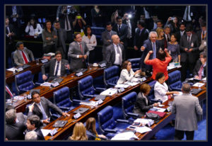 Senador Ronaldo Caiado bate boca com os colegas Lindbergh Farias e Fátima Bezerra durante sessão do Impeachment.