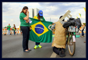 Manisfestantes comemoram o impeachment de Dilma Rousseff. Foto Sivanildo Fernandes/ObritoNews