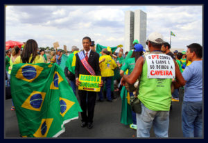 Manisfestantes comemoram o impeachment de Dilma Rousseff. Foto Sivanildo Fernandes/ObritoNews