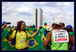 Manisfestantes comemoram o impeachment de Dilma Rousseff. Foto Sivanildo Fernandes/ObritoNews