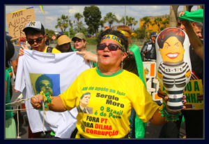Manisfestantes comemoram o impeachment de Dilma Rousseff. Foto Sivanildo Fernandes/ObritoNews