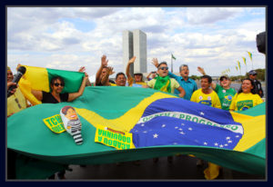 Manisfestantes comemoram o impeachment de Dilma Rousseff. Foto Sivanildo Fernandes/ObritoNews