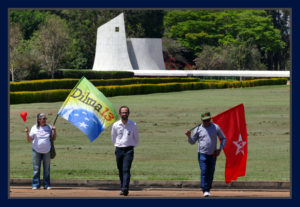 Poucos admiradores de Dilma Rousseff foram ao Palácio Alvorada dar adeus à ex presidente. Foto Orlando Brito