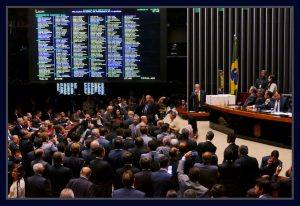 Deputado Eduardo Cunha fala na tribuna de honra da Câmara. Foto Orlando Brito