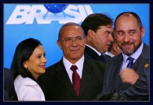 Graçe Mendonça ao lado do ministro Eliseu Padilha e Luis Inácio Adams. Foto Orlando Brito
