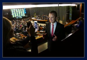 Candidato a prefeito de São Paulo, o deputado Celso Russomano, usa o FaceBook Live como peça de sua campanha durante a sessão de cassação de Eduardo Cunha. Foto Orlando Brito