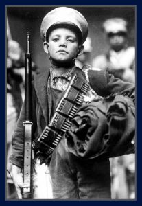 O menino revolucionário na fotografia de Augustin Casasola