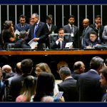 Em clima de revolta, Câmara aprova represálias a juízes e a procuradores