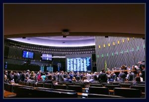 Plenário da Câmara cheio quer votar ainda hoje pacote das medidas anticorrupção. Foto Orlando Brito