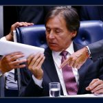 Como blefe falhou, Senado desiste de pôr a faca no pescoço do STF