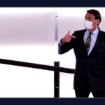 Quando sente medo, Bolsonaro arrota valentia