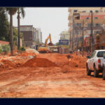 Em Vicente Pires, Ibaneis vistoria obras na Rua 4A