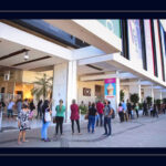 Shoppings e comércio de rua com horário ampliado