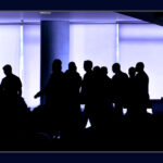 Cena palaciana – Jair Bolsonaro em fim de cerimônia no Planalto